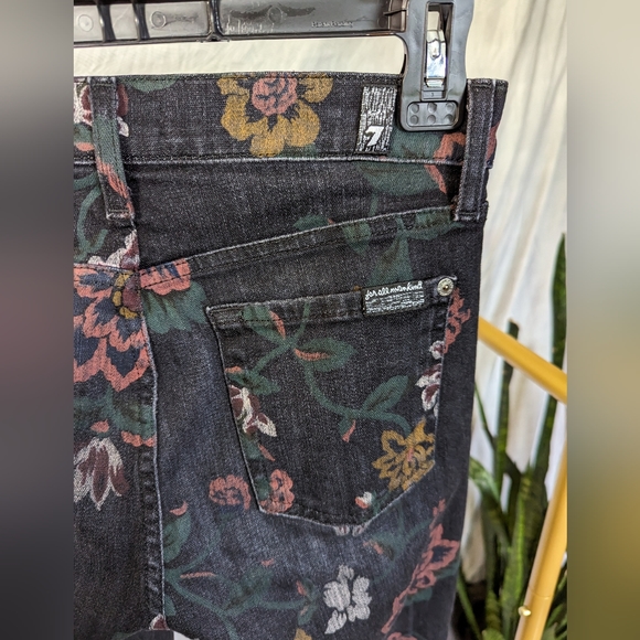 7 For All Mankind Black Floral Print High Rise Jeans Size 26 - Picture 3 of 6